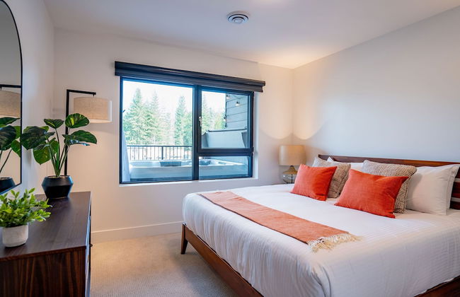 Huckin' Harry's by Revelstoke Vacations - Photo 10