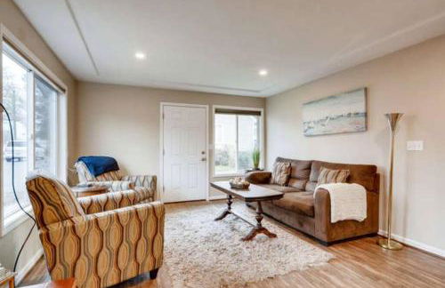 Beautiful 2 Bedroom Unit w/ FAST FREE WIFI - Photo 7