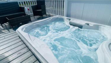 Evergreen Lodge with Hot Tub - Foto 4