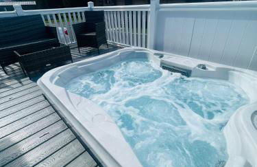 Evergreen Lodge with Hot Tub - Foto 4