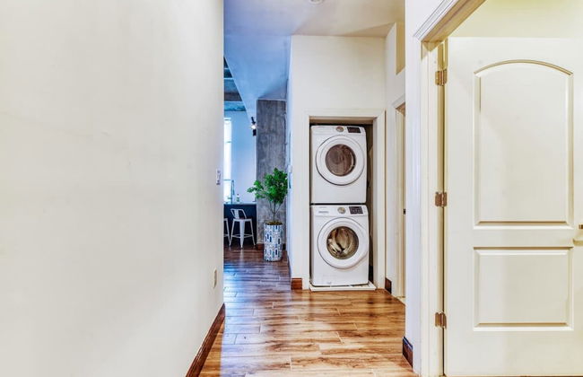 Sosuite 2BR Apt w W/d, Gym, On-site Restaurant - Photo 24