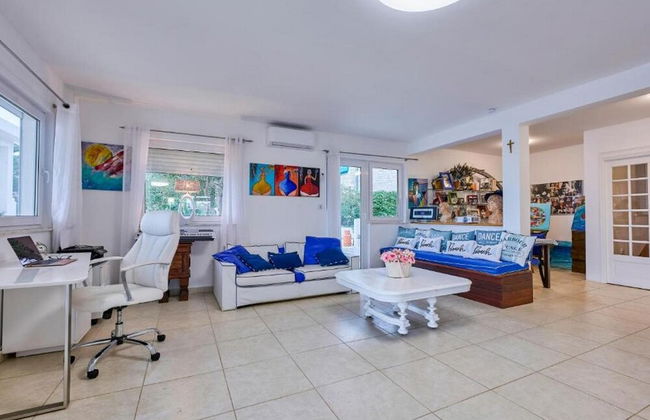 Sea Breeze Residence Villa by the Sea With Pool - Foto 12