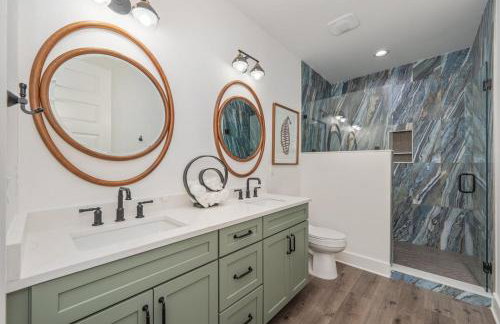 2 Blocks to the Beach! Pool & Golf Cart, Sleeps 21 - Foto 53