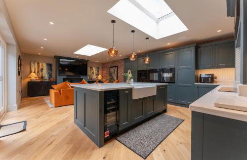 St James Cottage - Luxurious Dorset Escape in Idyllic Milton Abbas - Photo 42