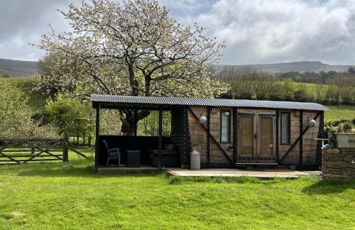 Transformed Railway Wagon- Sleeps2-Garden-Firepit - Photo 1