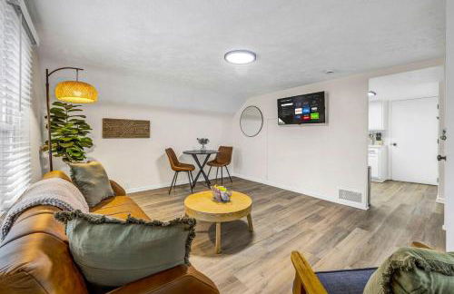 New Renovated 1BR with King Modern Comfort - Foto 2