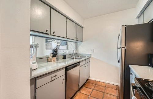 Your Modern King Suite Getaway - Sleeps 4 - Pool, Prkg - Foto 20