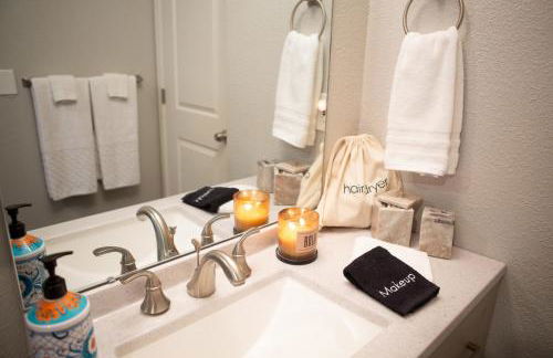 Cozy Bungalow Hot Tub & Fire Pit, Walk Downtown - Foto 7