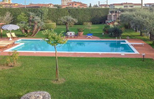 2 Bedroom Beautiful Apartment In Querceta - Photo 9