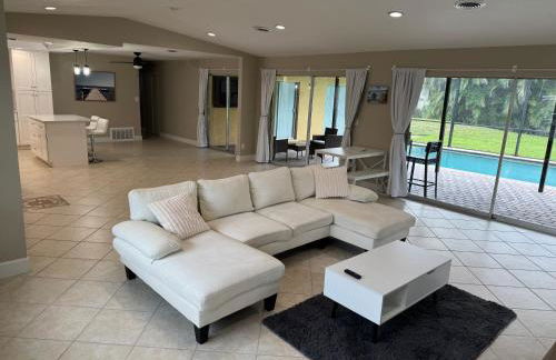 3 bed 2 bath pool house with water access - Foto 1