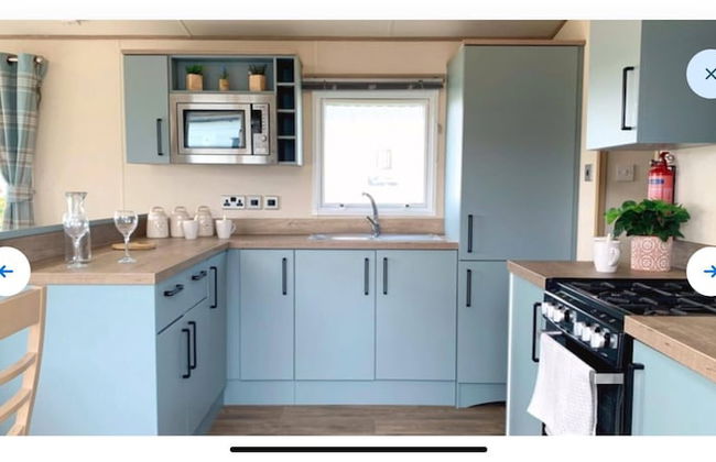 Stunning River View 2 Bedroom Caravan With Decking - Foto 6