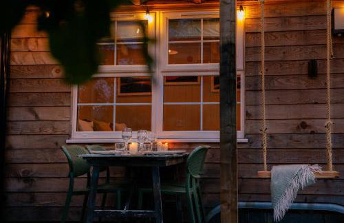 Ailsa- Enchanting Tiny House with wood burner and hot tub in Cairngorms - Foto 18