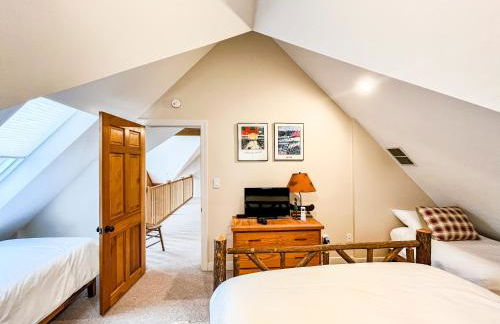 Lakefront Home Near Wisp with Great Location Dock Slip Hot Tub - Foto 16