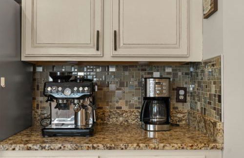 5 BedRooms Family retreat with GameRoom Near DC & Qunatico - Photo 23