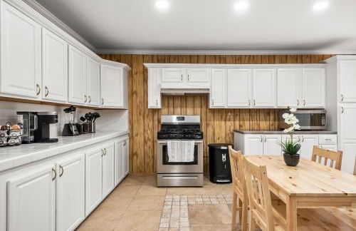 Luxury 6BR Retreat Fast WIFI, Dedicated Workspaces - Foto 5