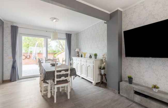 Modern Villa w/ Private Yard - Foto 32