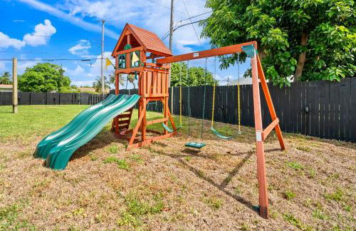 Your own 5BR Private Oasis! wPrivate PoolPickleball - Photo 40