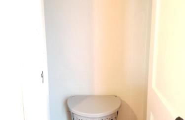 Bright Front Facing Unit - Private Front Farmers Porch - Foto 3