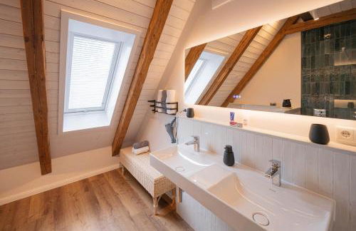 Traumhafte Ferienwohnung am Park, großer Balkon, voll ausgestattete Küche, Schreibtisch, WiFi, Smart TV, Carport, Wallbox, Fahrräder - Foto 19