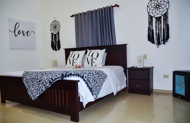 2 Minutes Walk to Beach Huge 3 bdrm Condo with Pool - Photo 7