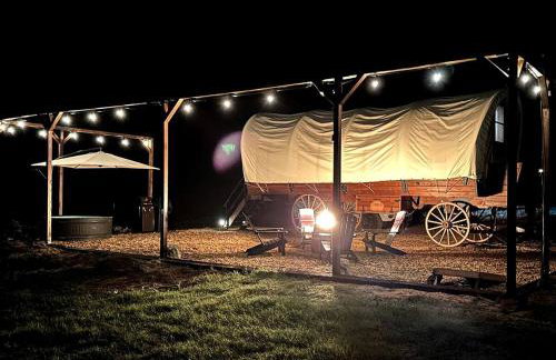 Texas Glamping near Murchison: Charming Wagon Rental Perfect for a Romantic Getaway - Foto 11