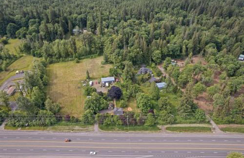 Iron Mountain - Spacious Secluded Lodge with Hot Tub & Game Room - Photo 79