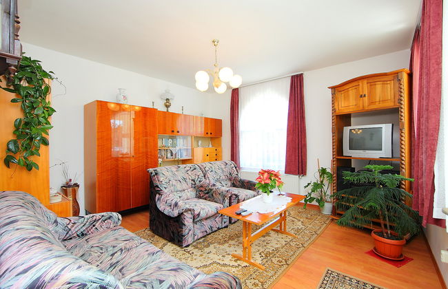 7 bedroom House in Balatonszárszó with garden and terrace - Photo 6