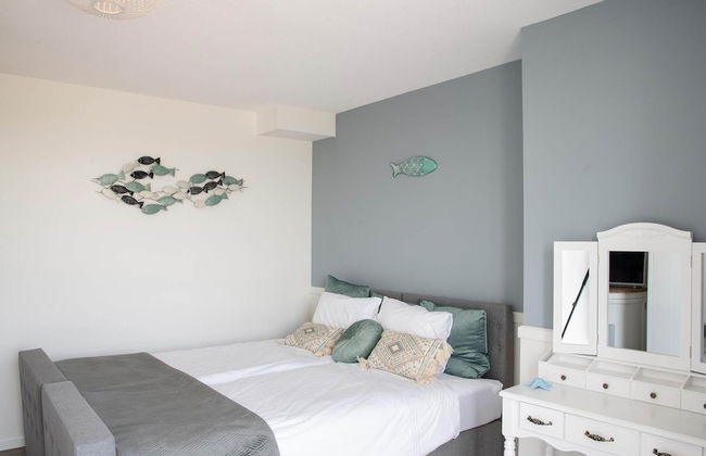 Modern Retreat With Private Sauna - Photo 5