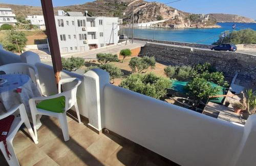 Παραθαλάσσιο εξοχικό σπίτι με θέα τον κόλπο Βάρης - Photo 1