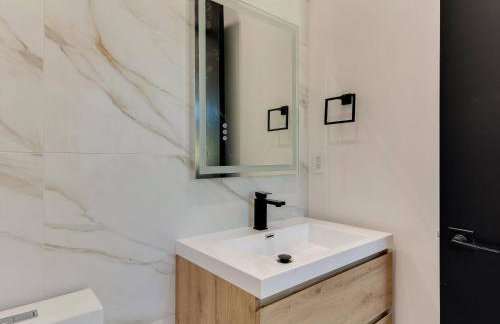 Modern Luxe Retreat Three-Bedroom #4 - Photo 8