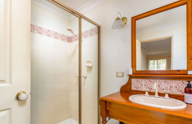 Honeysuckle Cottages Stanthorpe - Photo 8