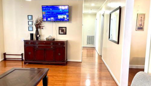 3 Bed 2 Bath House, Quiet & downtown Smart TVs in all rooms, Whole house to yourself - Foto 3