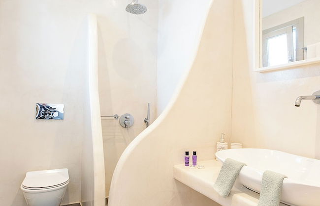 Santorini Villatzio Suites - Photo 47