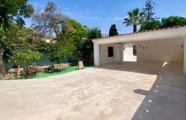 Mediterranean Villa - Private Pool , Garden & BBQ - Photo 37