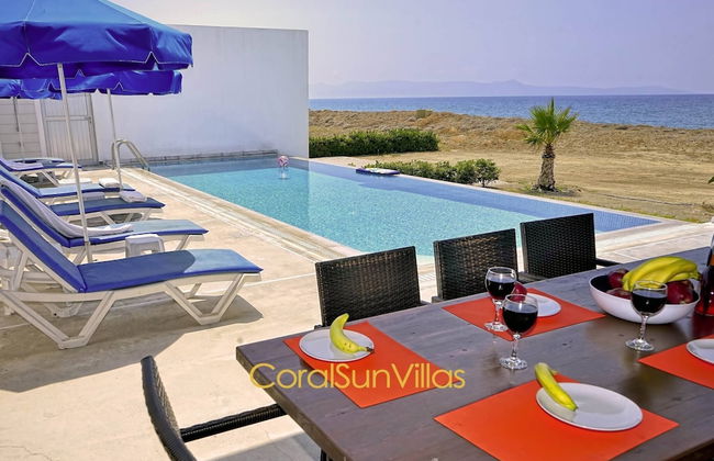 Blue - Beach Front Spectacular Villa Sleeps 10 - Foto 35