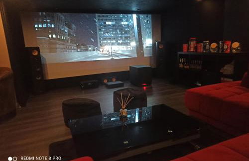 Charmante maison avec piscine chauffée, salle de cinéma et bar - Foto 5