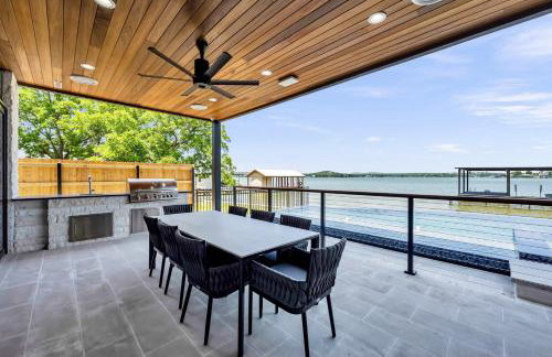 Lakefront Stay for 16 with Pool Dock & Game Room - Foto 8