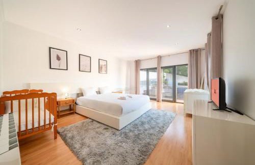 GuestReady - Charming family retreat with pool - Photo 30