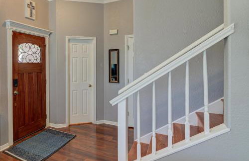 Spacious 3BR Retreat Close to Downtown & Outlets - Foto 20