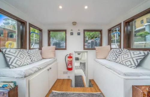 Historic Dutch Barge, Idyllic location - Photo 5