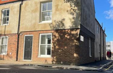 Willow House by Shortstays4U A lovely 2bedroom Townhouse with free parking in town centre! - Foto 1