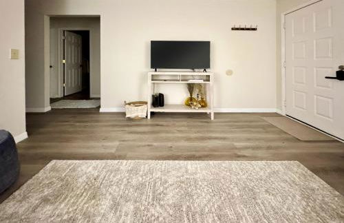 WiFi - Pet Friendly - Laundry - Short - Long Term - Foto 12