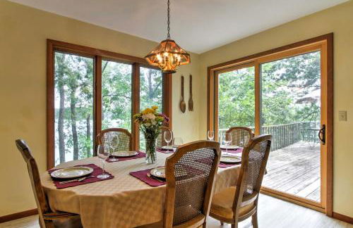 Waupaca Lakefront Home with Pool Table and Dock! - Foto 8