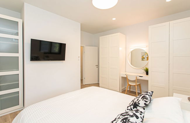 Carmel Boutique - Photo 18