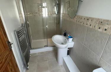 Homely 4 bed in Barnstaple - Foto 16