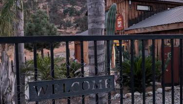 Rustic Rooms Barn Loft (Upstairs Studio Apartment) Near Kings Canyon & Sequoia National Parks - Foto 5, Garden view