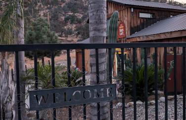 Rustic Rooms Barn Loft (Upstairs Studio Apartment) Near Kings Canyon & Sequoia National Parks - Foto 5