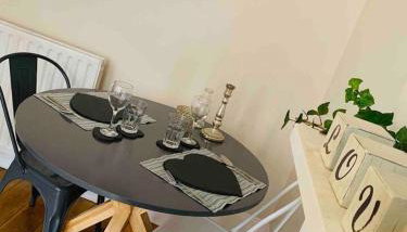 Luxury Fulham Flat with 5* touches nr River Thames - Photo 5