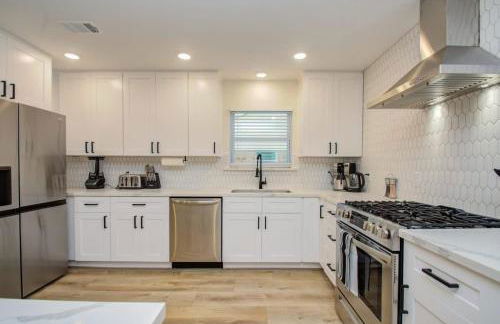 Stunning Modern Dream Home w Pool Grill Foosball - Foto 12