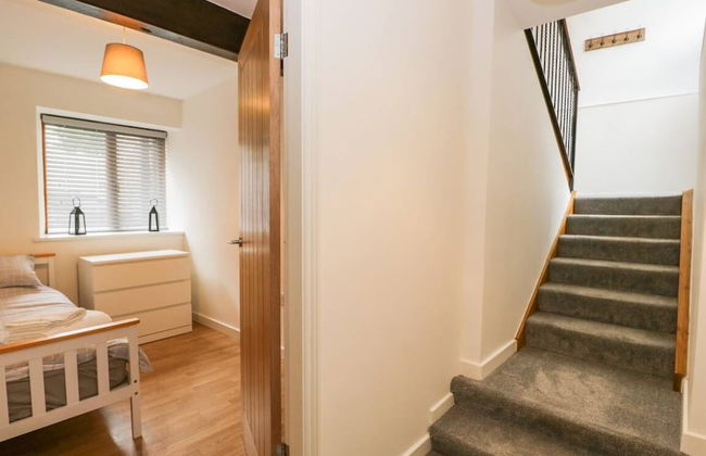 COACH HOUSE - Photo 24